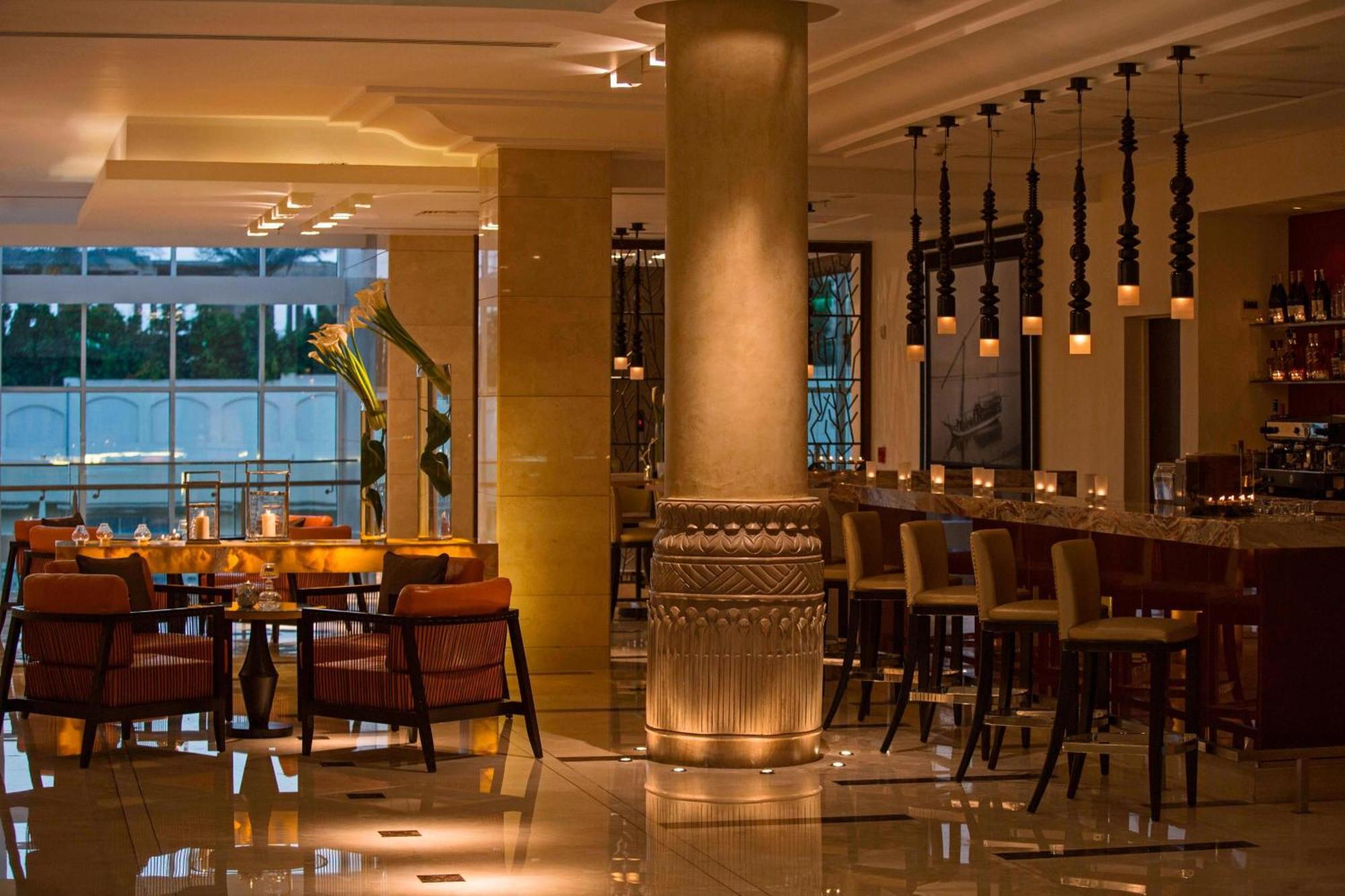Renaissance Cairo Mirage City Hotel Zewnętrze zdjęcie The Bar