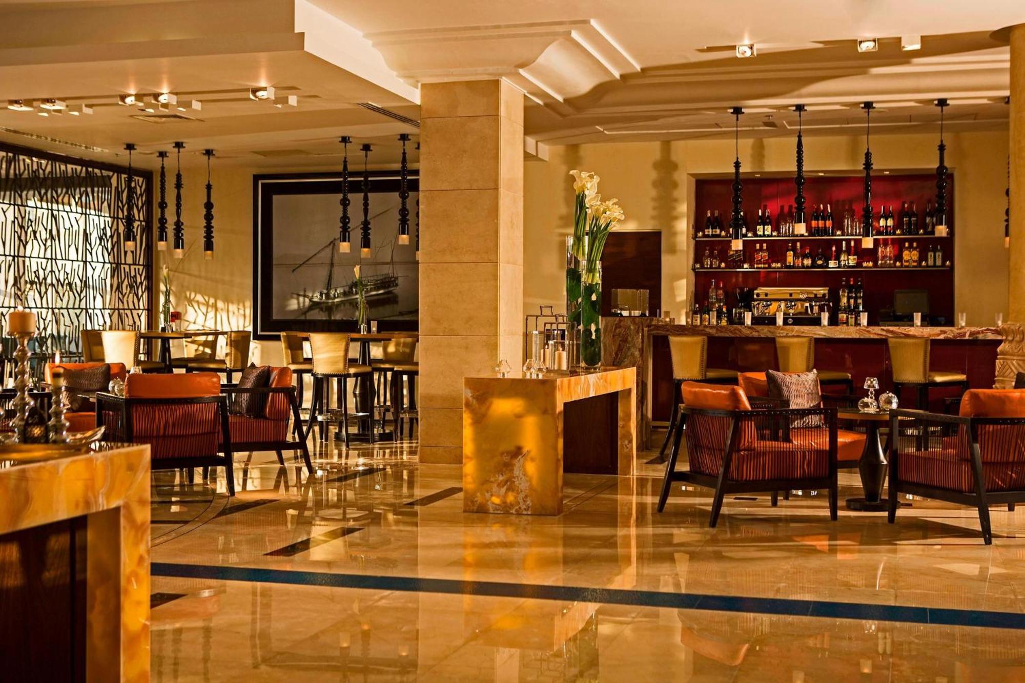 Renaissance Cairo Mirage City Hotel Zewnętrze zdjęcie The bar at the Four Seasons Hotel, Istanbul