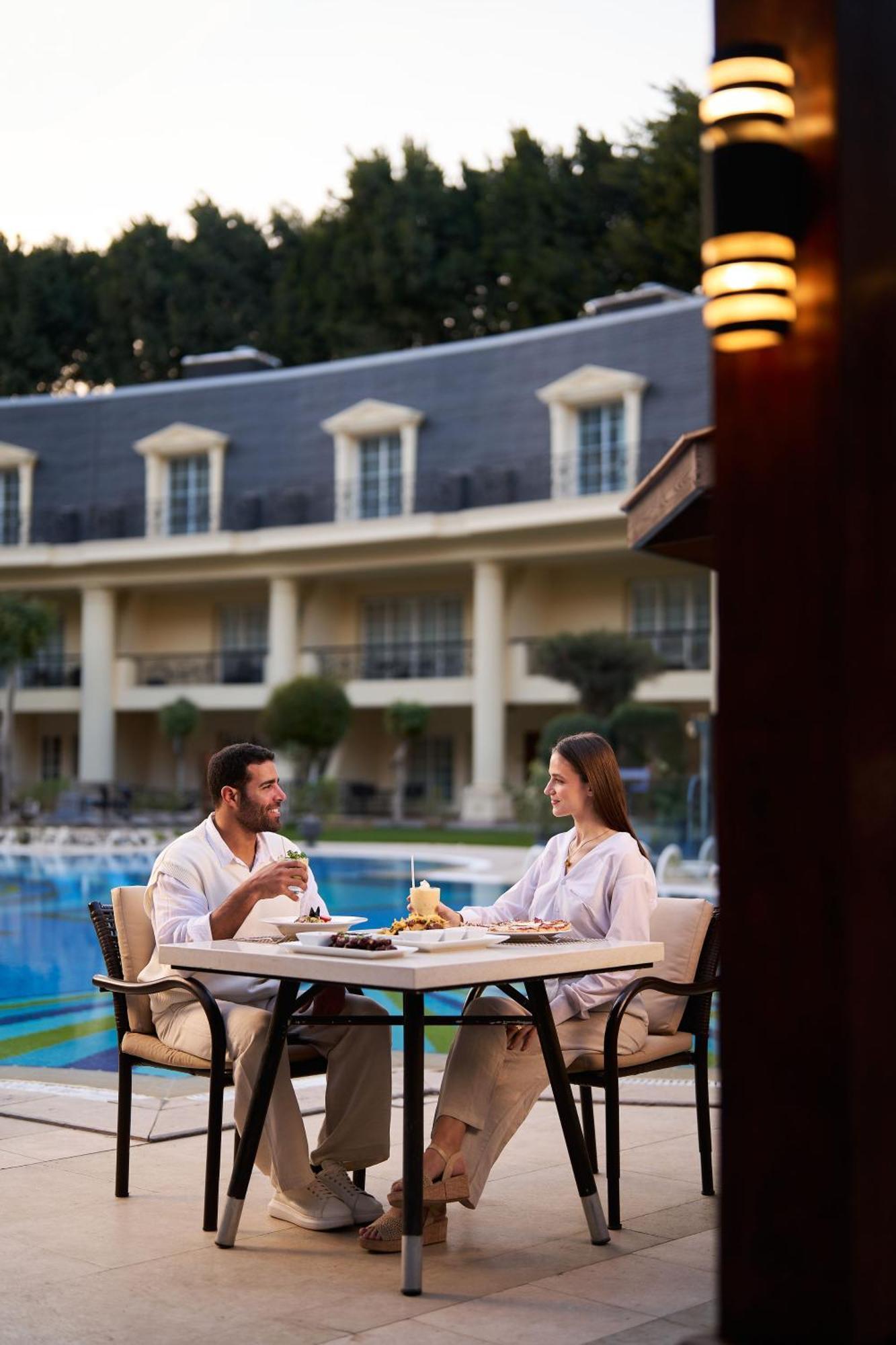 Renaissance Cairo Mirage City Hotel Zewnętrze zdjęcie The hotel's restaurant