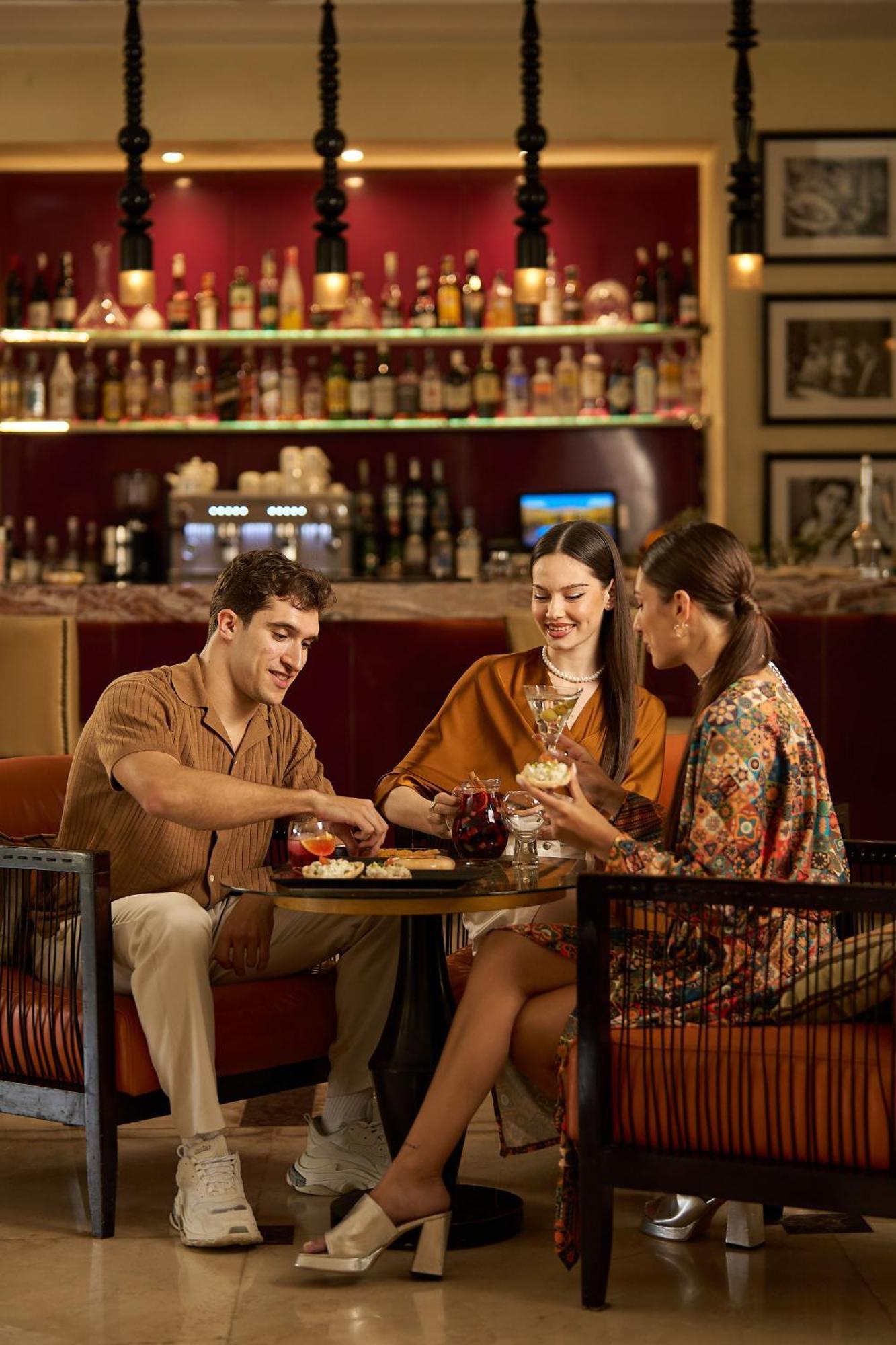 Renaissance Cairo Mirage City Hotel Zewnętrze zdjęcie The bar at the hotel