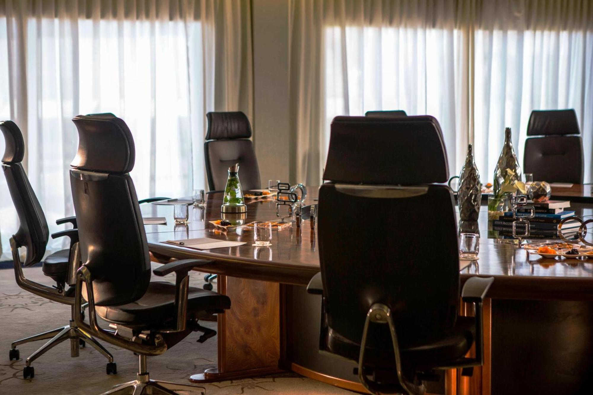 Renaissance Cairo Mirage City Hotel Zewnętrze zdjęcie The boardroom of the Airbus A380