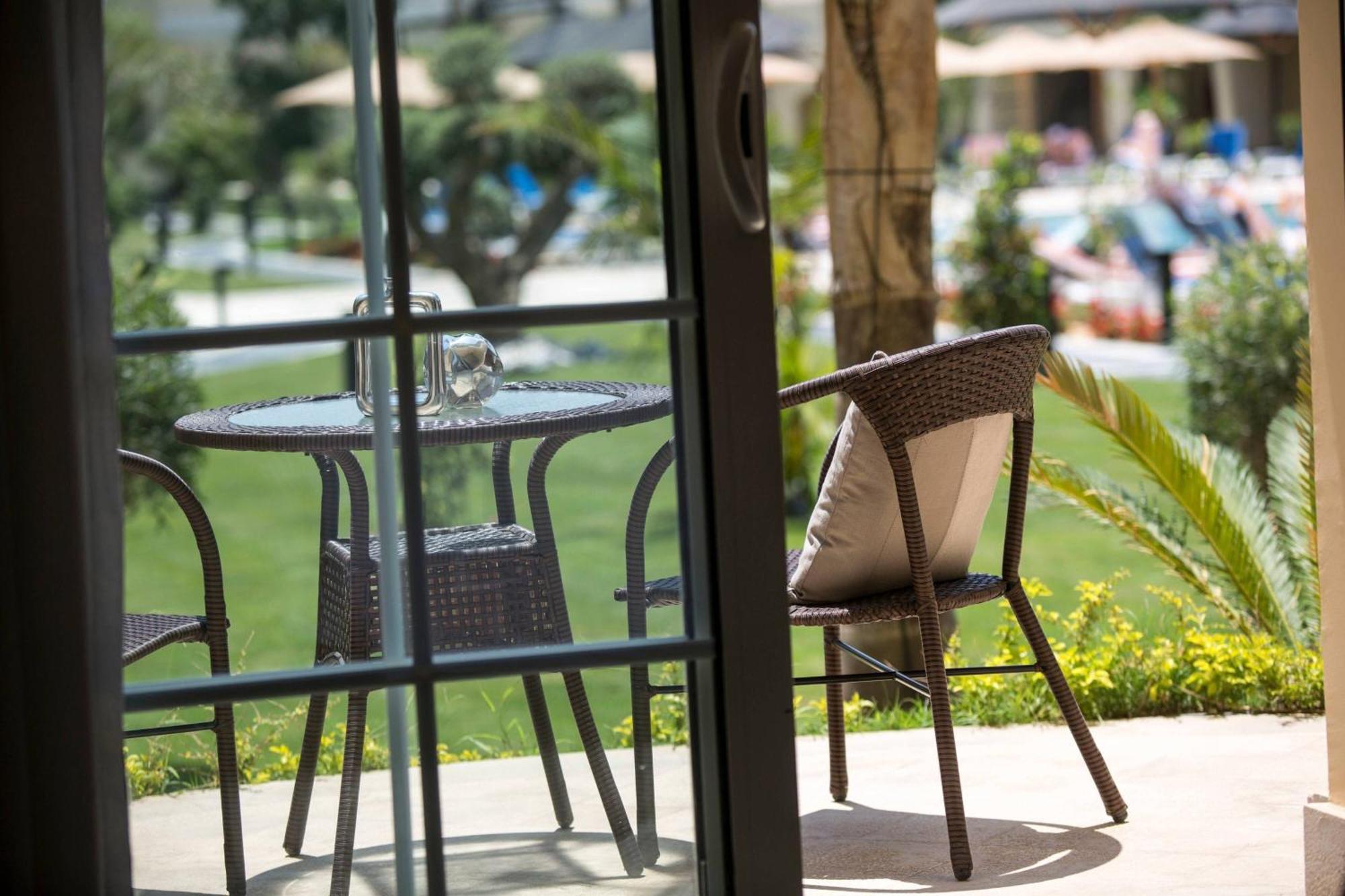 Renaissance Cairo Mirage City Hotel Zewnętrze zdjęcie The hotel's garden