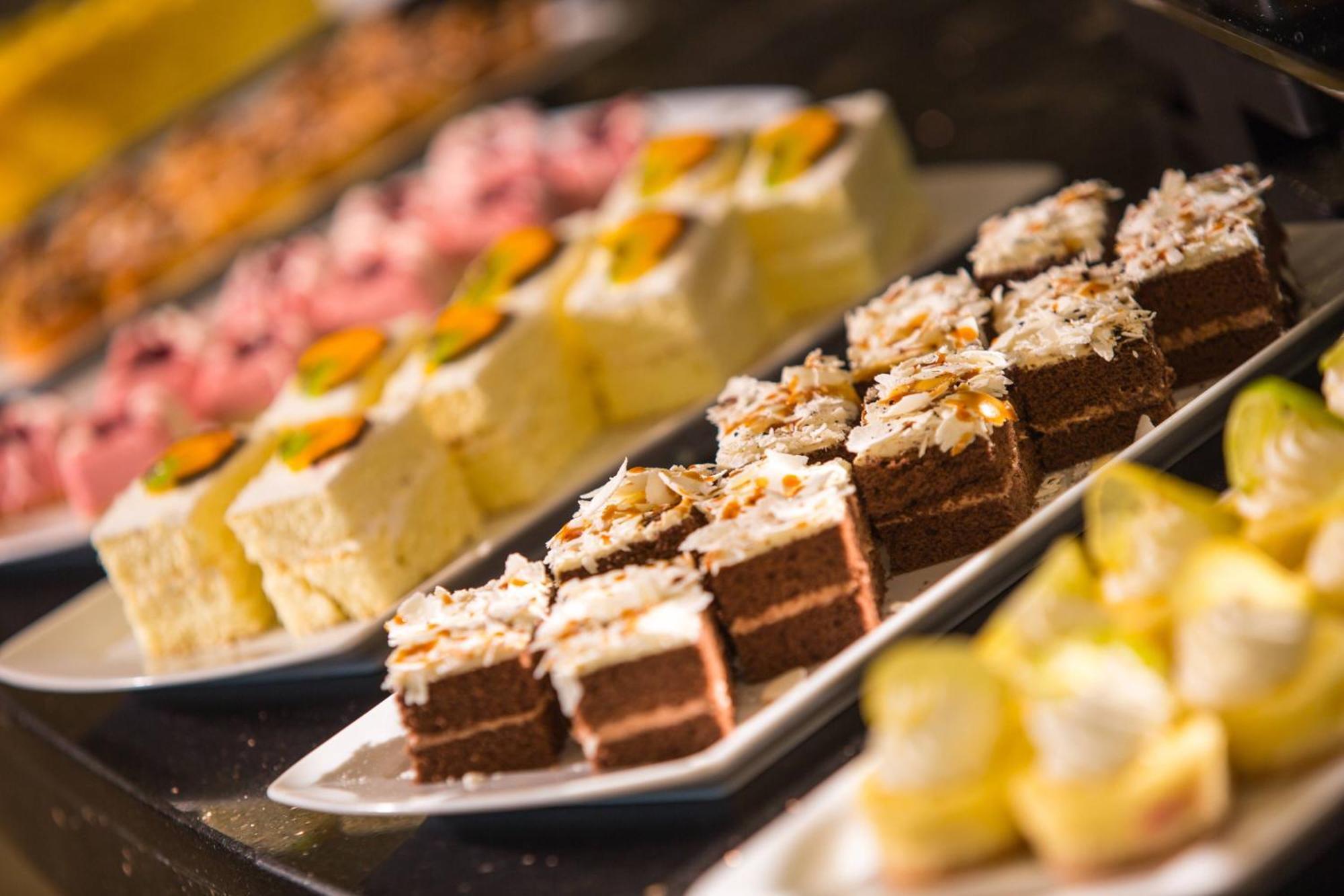 Renaissance Cairo Mirage City Hotel Zewnętrze zdjęcie Petit fours