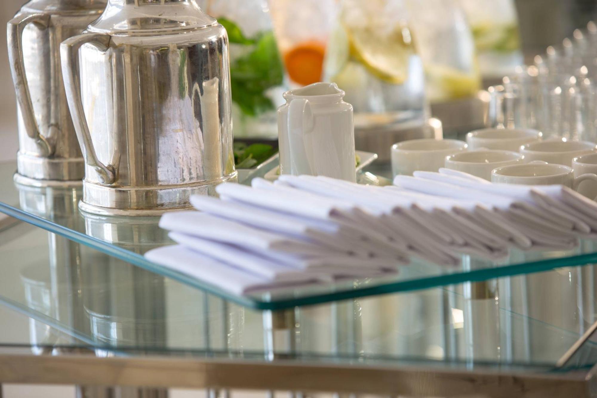 Renaissance Cairo Mirage City Hotel Zewnętrze zdjęcie Napkins at a buffet
